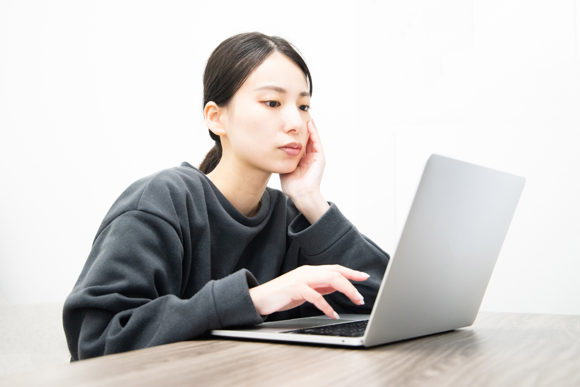 ネットで買い物するイメージする画像