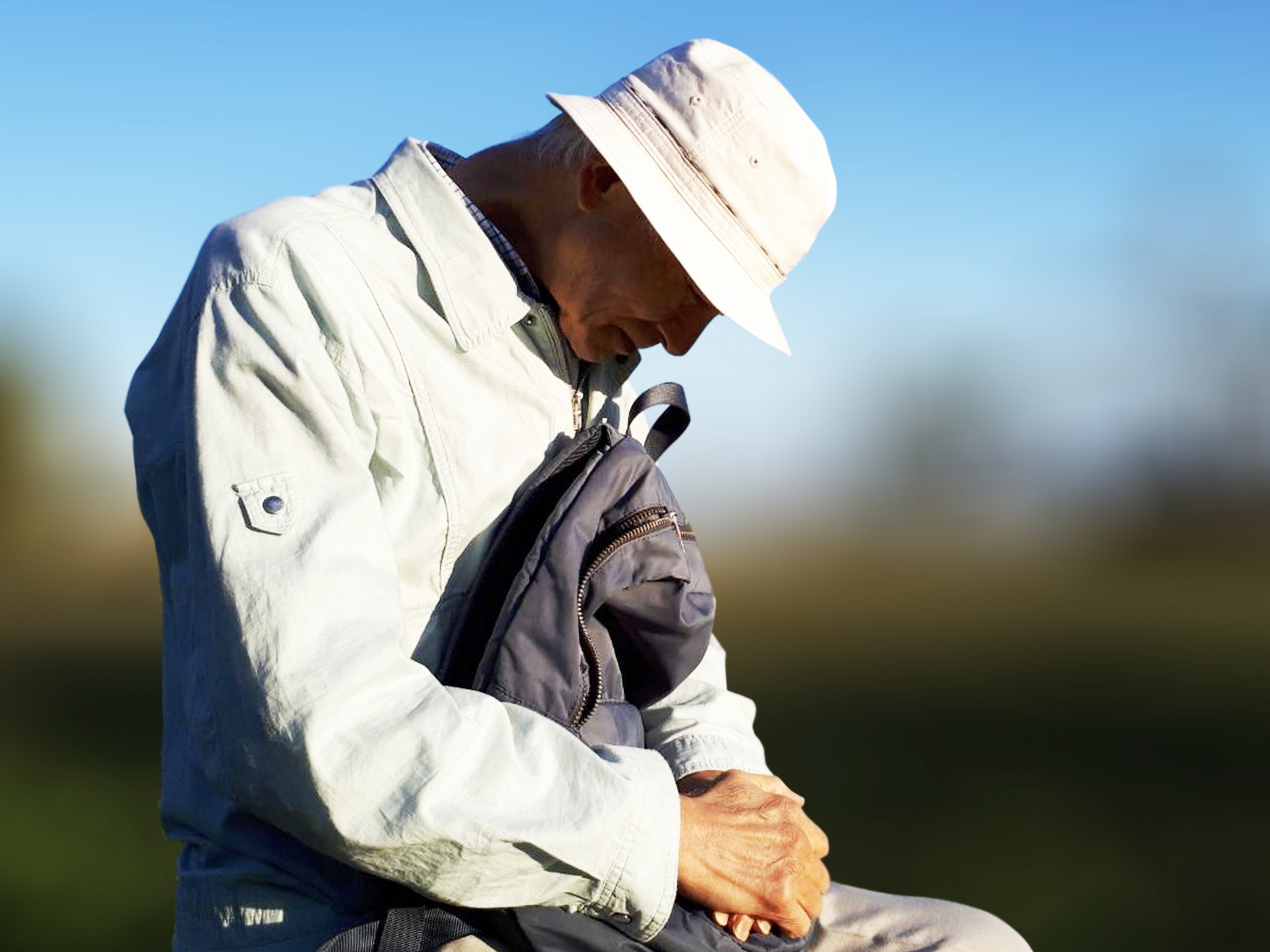 ゴミ屋敷片付けれない高齢男性