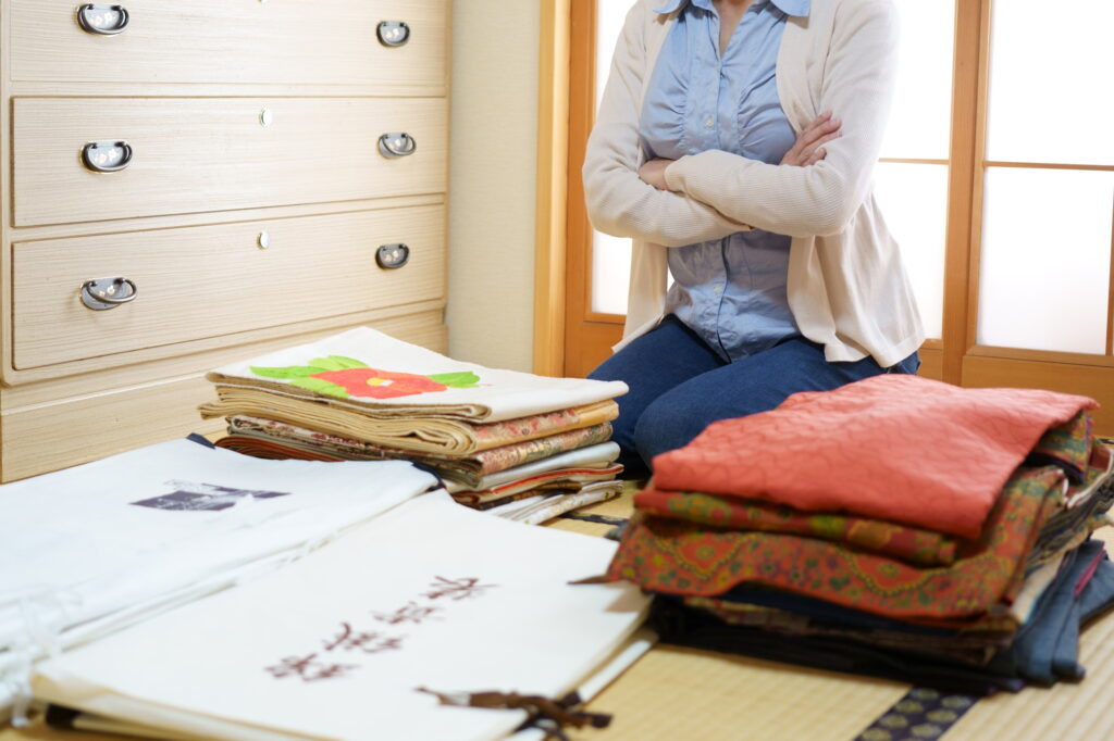 遺品整理で出た着物の処分はどうする?遺品整理時の注意点と併せてご紹介